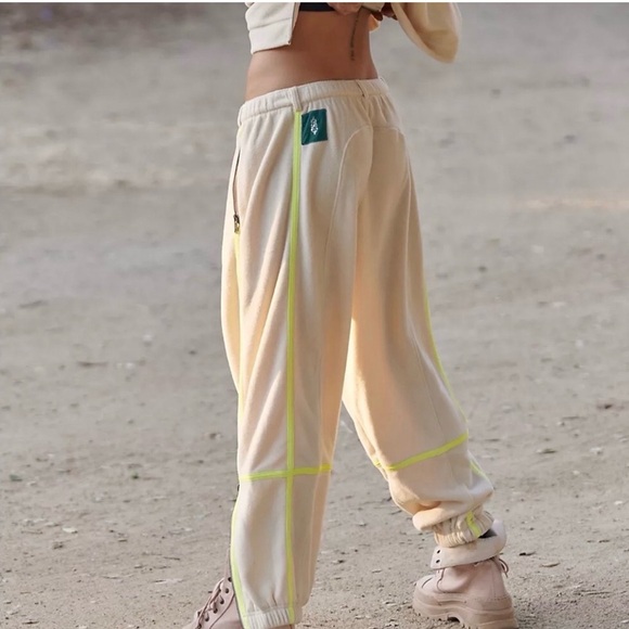 Free People Movement Arena Pants NWT, size XS - Picture 2 of 4